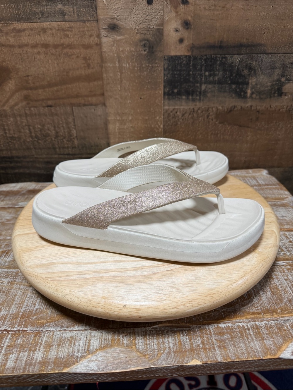Crocs Women’s Size 9 Flip Flops Cream Gold Glitter Thong Sandals Comfort